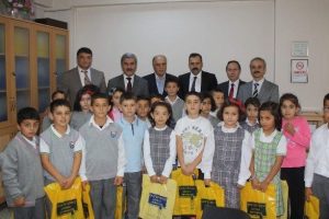 4 bin &ouml;ğrenciye kırtasiye yardımı