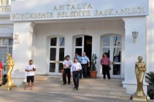 Antalya B&uuml;y&uuml;kşehir Belediyesi'ne yine haciz