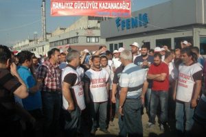 İş&ccedil;iler icra memurlarını fabrikaya sokmadı