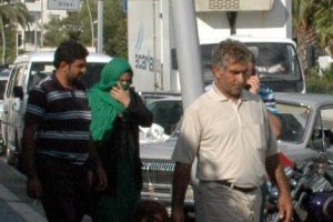 Tarlada &ccedil;alışmak i&ccedil;in m&uuml;lteci kampından ka&ccedil;tılar