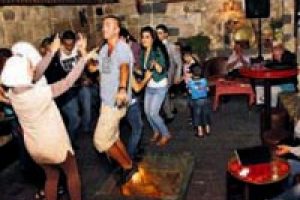Şam'da gece hayatı b&uuml;t&uuml;n hızıyla devam ediyor