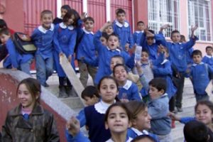 Binlerce &ouml;ğrenci bir ay kitapsız!