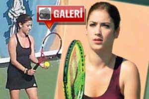Rol&uuml; i&ccedil;in bol bol tenis oynuyor...