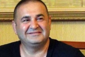 Kulağını patlattığı kameraman affetmedi...
