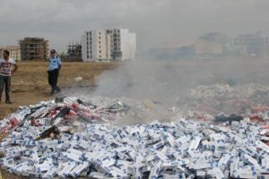 Urfa'da ka&ccedil;ak sigaralar imha edildi