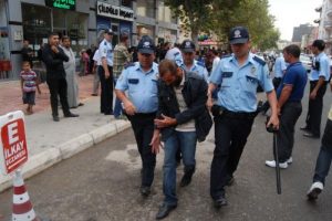 Suriyelilere polis engeli