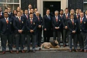 Cameron'a da 'tavşan kulak' yapıldı