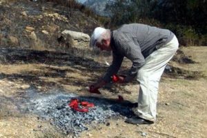 Biber k&ouml;zlerken mahalleyi yakıyordu