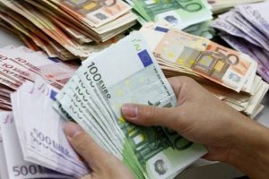H&uuml;k&uuml;metten 6 milyar avro kesinti!
