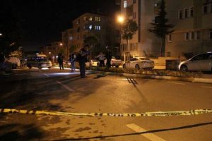 Silahlı &ccedil;atışma: 1 &ouml;l&uuml;, 2 yaralı