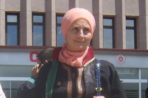 Kamalak baş&ouml;rt&uuml;l&uuml; girince duruşma yeniden ertelendi