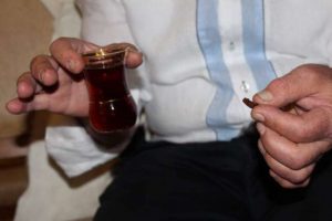 &Ccedil;ayın yanına şeker yerine...