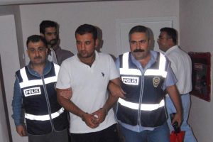 Cezaevine girmek i&ccedil;in banka soymaya kalktı
