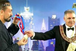Belgesini alan Adnan Oktar mason oldu!
