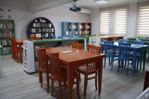 K&ouml;y okuluna modern k&uuml;t&uuml;phane