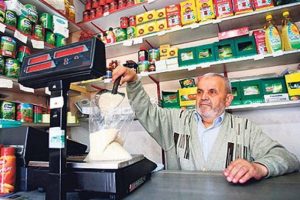 Bakkal amca kimlik soracak