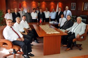 Hi&ccedil;bir siyasi partinin arka bah&ccedil;esi olmayacağız!