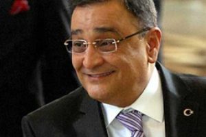 Sinan Ayg&uuml;n paraları kurtardı