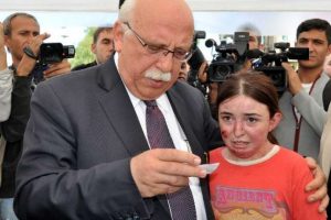 Bakandan Elif'e yardım eli