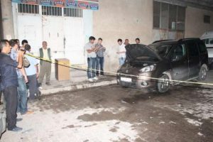 Park halindeki otomobile bomba