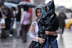 &Ccedil;ocuğu ıslanmasın diye...