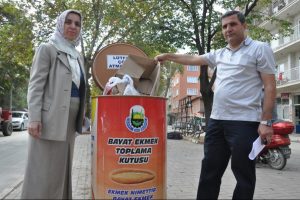Bayat ekmek dışında herşey var