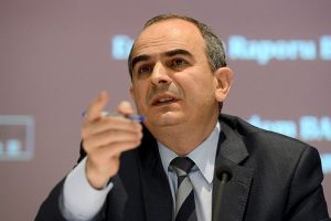 Baş&ccedil;ı kur politikası konusunda 'krallığını' ilan edebilir