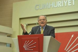 Ko&ccedil;'tan "demokratikleşme" eleştirisi