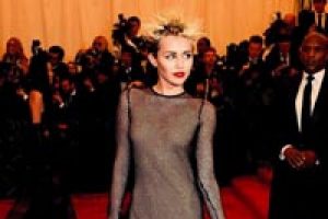 Miley'nin hayatı karmakarışık oldu...