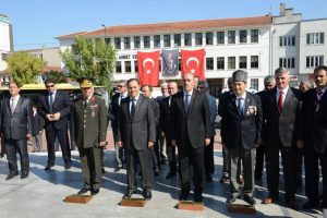 Gaziler g&uuml;n&uuml; t&ouml;renle kutlandı