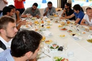 Fenerbah&ccedil;e yemekte buluştu