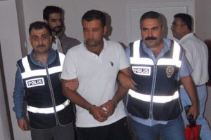 Alacaklılardan ka&ccedil;mak i&ccedil;in bakın ne yaptı?