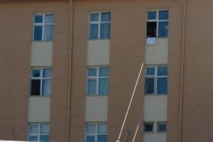 Hastanede mahsur kalan hastalar kurtarıldı