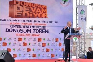 Evler t&ouml;renle yıkıldı
