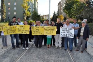 Vatandaşlardan tramvay hattına tepki eylemi