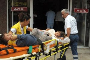Mersin'de ara&ccedil; &ccedil;ocuklara &ccedil;arptı