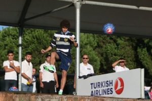Fenerbah&ccedil;eli futbolcular rakip oldu