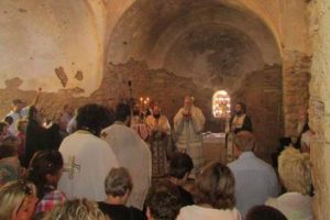 Tarihi kilisede ayin