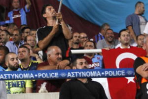 G&uuml;ney Kıbrıs'ta maksadını aşan pankart!