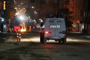 Gazi Mahallesi'nde polis m&uuml;dahalesi