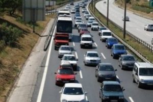 İş&ccedil;iler trafiği kesti