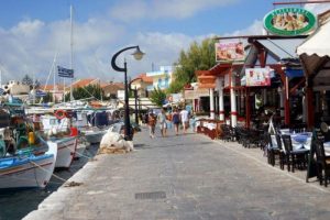 Feribot krizi Sisam esnafını vurdu