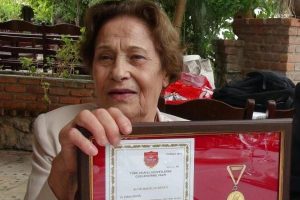 &Ouml;ğretmen emeklisi servetini TSK'ya bağışladı