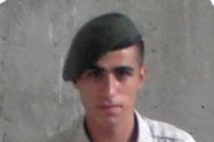 Başı otomatik kapıya sıkışınca...