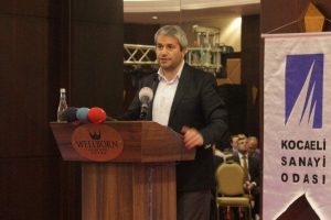 "&Ccedil;alışarak, &uuml;reterek zengin olma mecburiyetindeyiz"