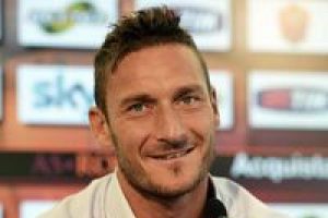 Totti s&ouml;zleşmesini uzattı