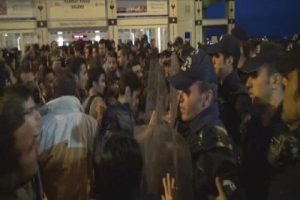 'Termosunu kap da gel' eylemine polis m&uuml;dahalesi