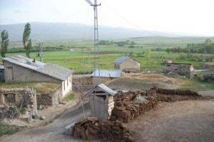 220 haneli k&ouml;y karanlığa g&ouml;m&uuml;ld&uuml;