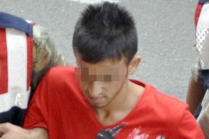 Yengesini 17 yerinden bı&ccedil;aklayıp gasp etti