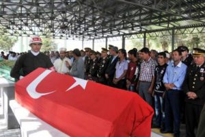 Otomatik kapıya sıkışan asker toprağa verildi
